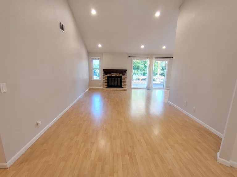 4653 Dinuba St — Photo 6