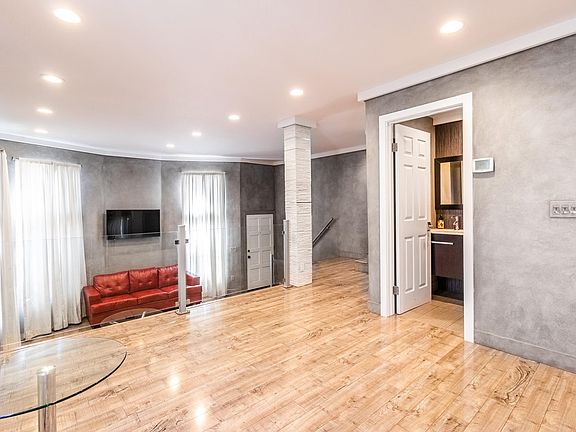 4th image of 14014 Milbank St Unit 8
