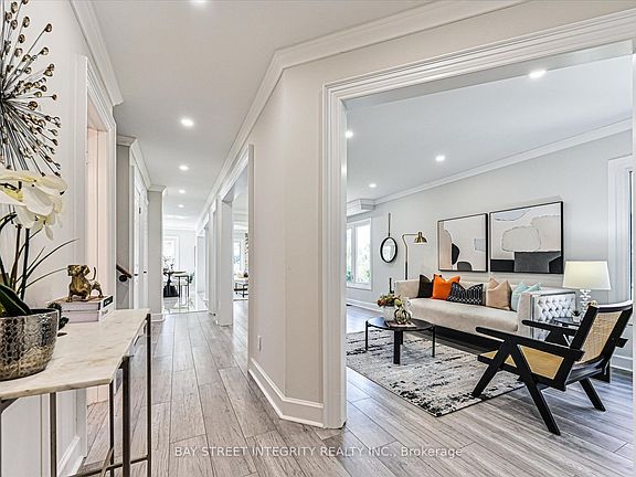 4th image of 27 Samantha Cir