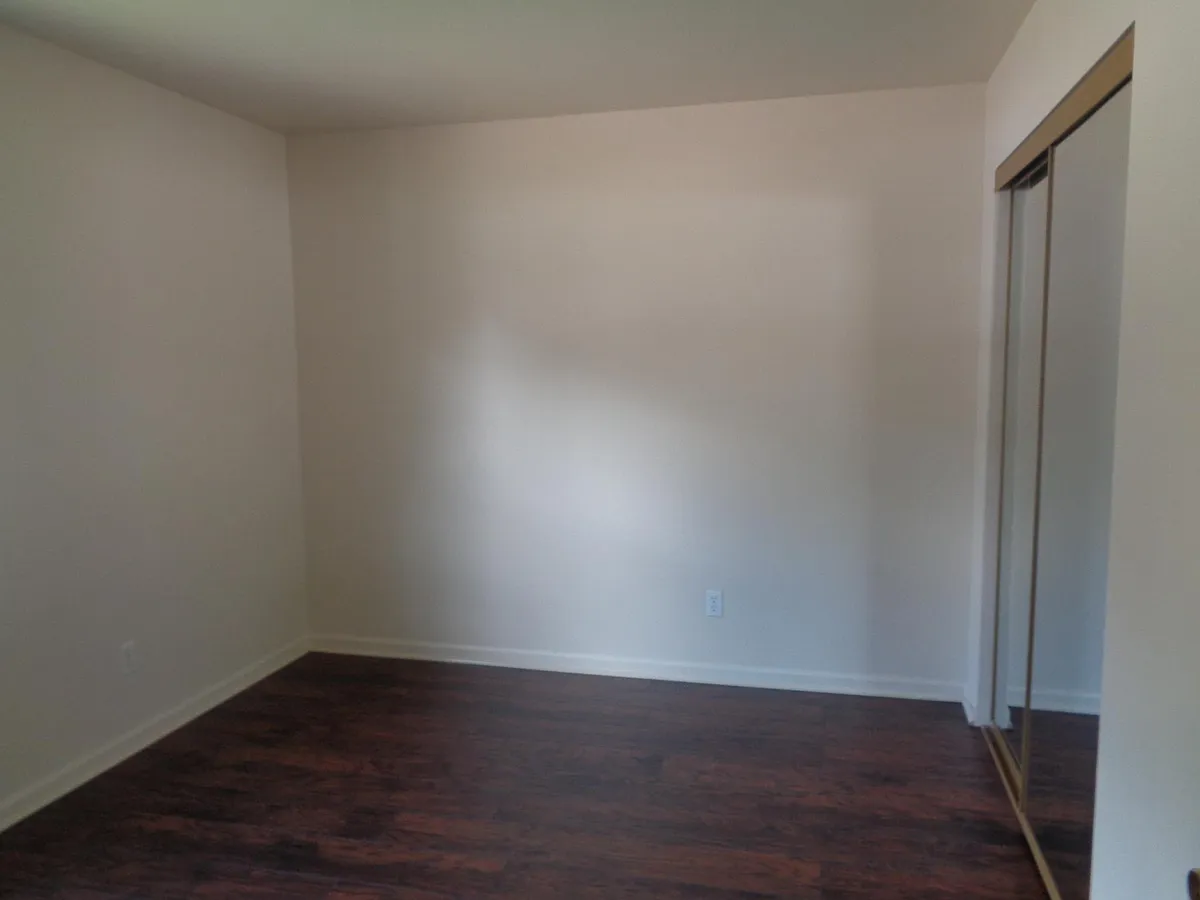 Building Photo - 1762 N Mapleshade Rd #D