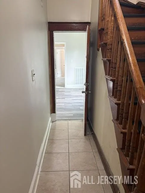 3 bed, 1.0 bath, 1134 sqft, $2,800 — Photo 2
