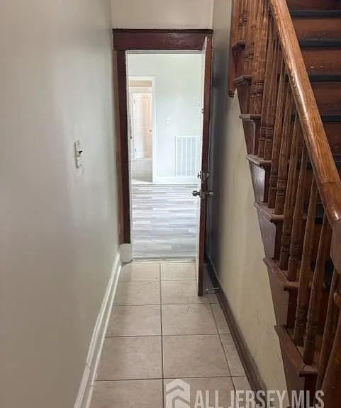 331 Somerset St — Photo 2