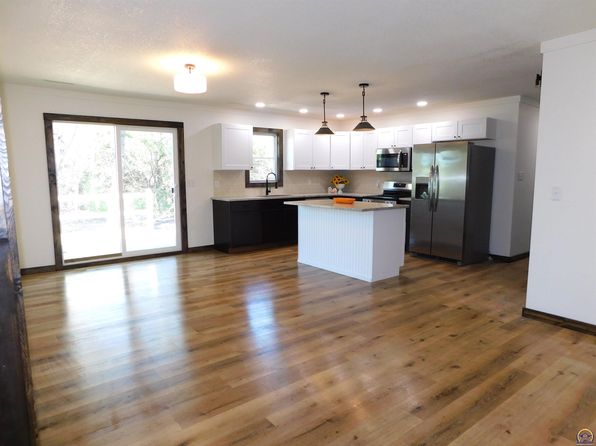 3985 43rd St, Meriden, KS 66512