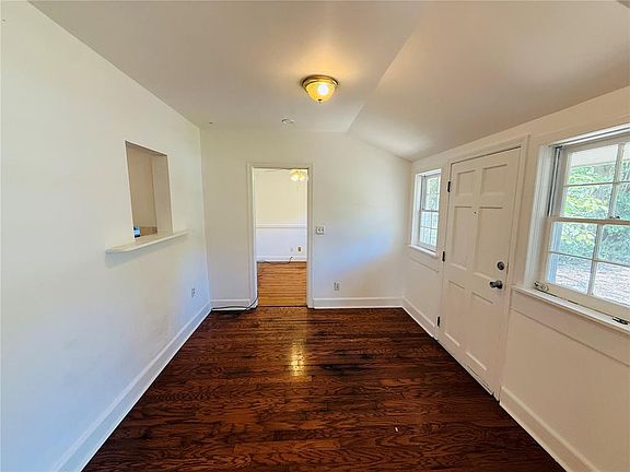 4th image of 745 NE 10th Ave