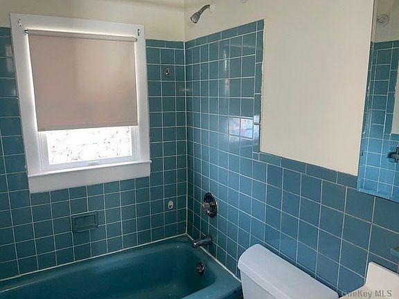 4th image of 134 Rockaway Ave