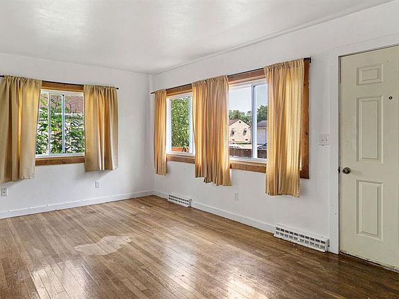 3rd image of 920 Cedar Street