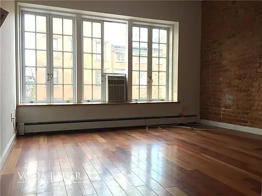 Rented by Voda Bauer Real Estate | media 11