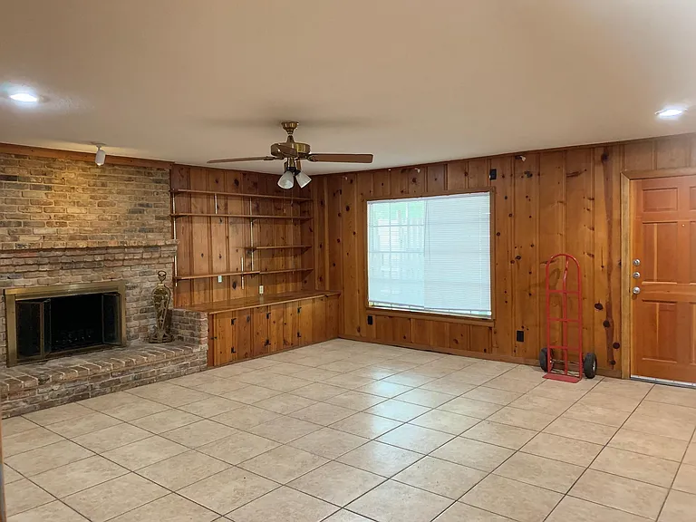 501 Glover Dr — Photo 4