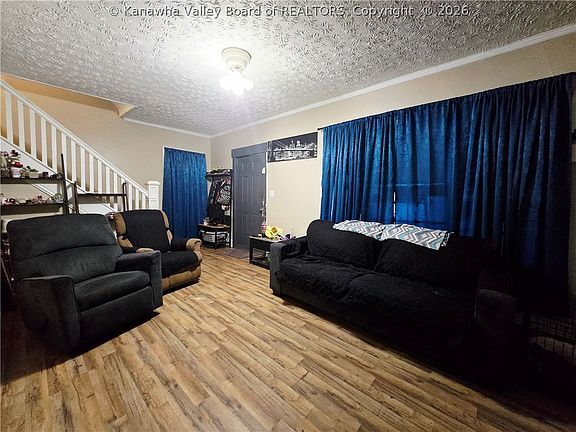 5th image of 2725 Highlawn Ave