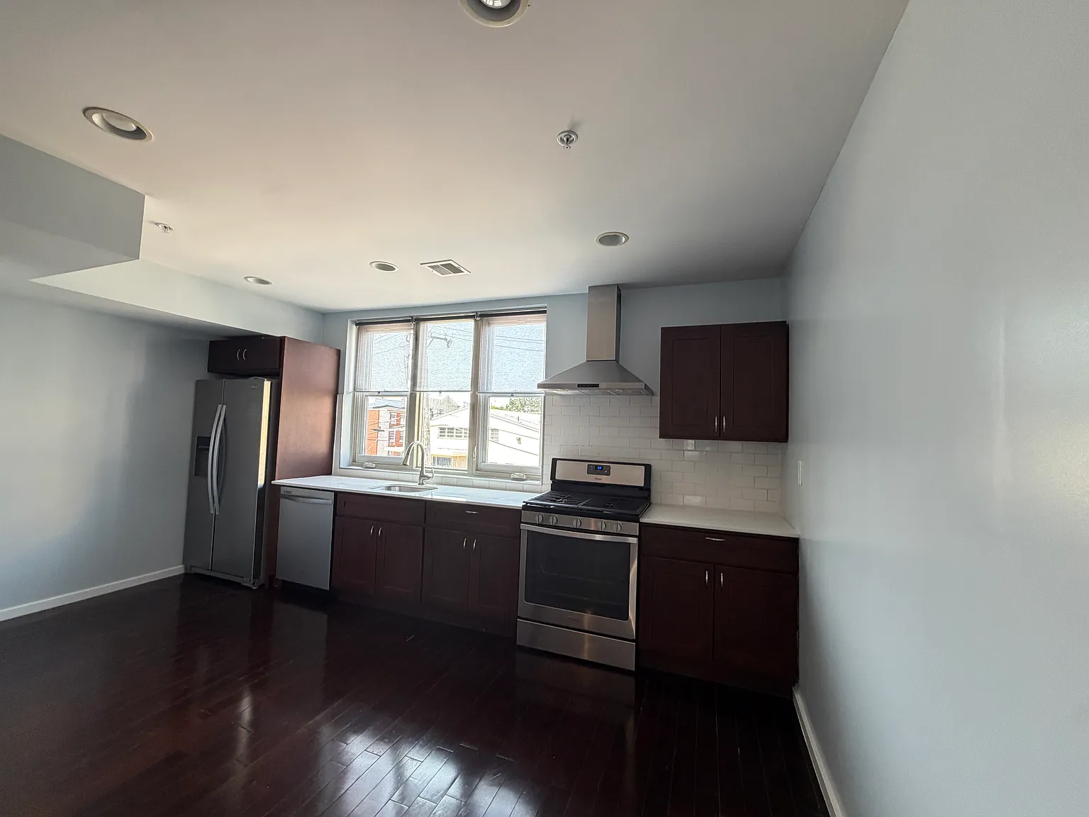 811 N Franklin St — Photo 4
