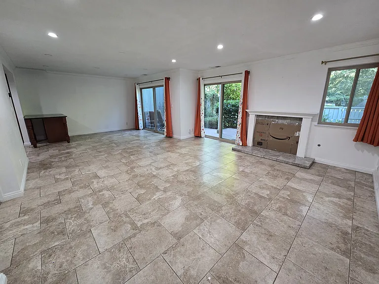 7542 Rosedale Ct — Photo 10