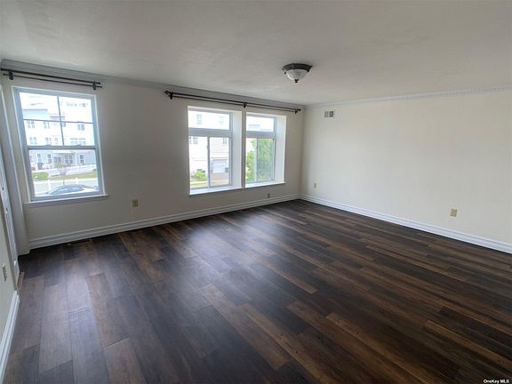 3rd image of 114 Meridian Blvd Floor 1
