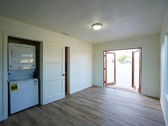 4th image of 950 N Laurel Dr #1