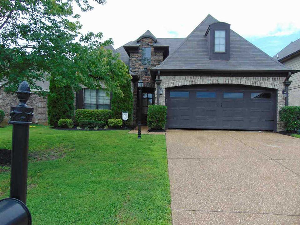 1st image of 30 Birch Springs Dr