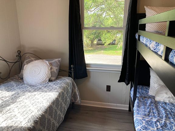 4th image of 1607 E Pelican Dr