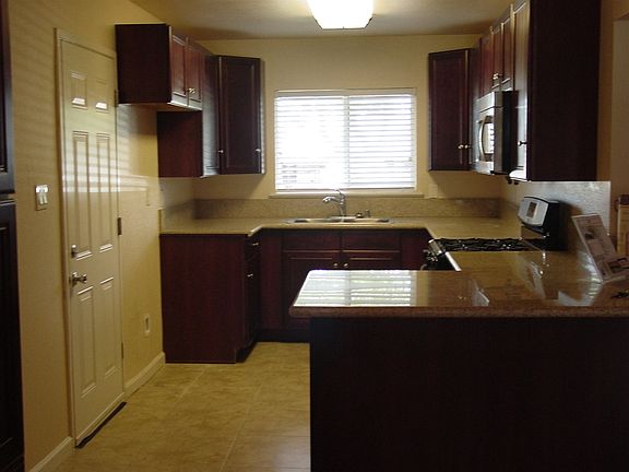 3rd image of 2102 Crestline Dr