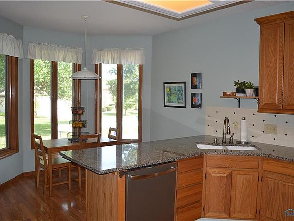 5th image of 625 Hickory Ct