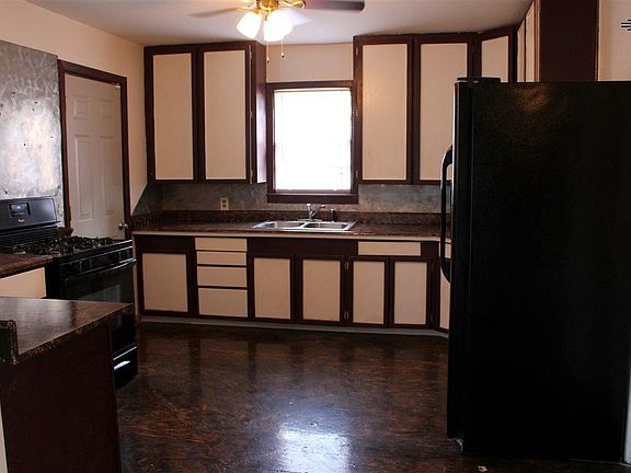 5th image of 909 Mora St