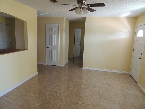 4th image of 4404 Erie Dr