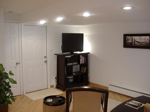 5th image of 1428 N Greenview Ave APT 4