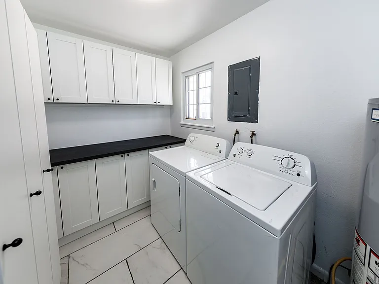129 Ely St — Photo 5