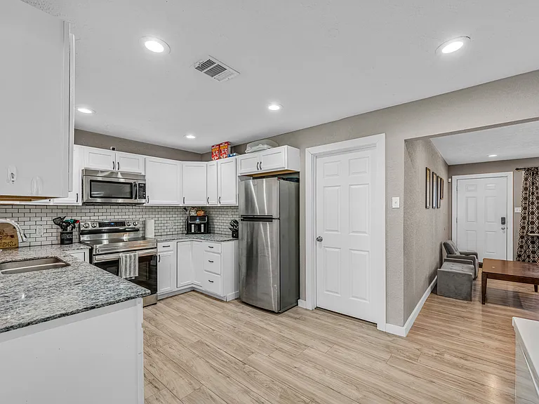 6918 SW Forest Ave — Photo 12