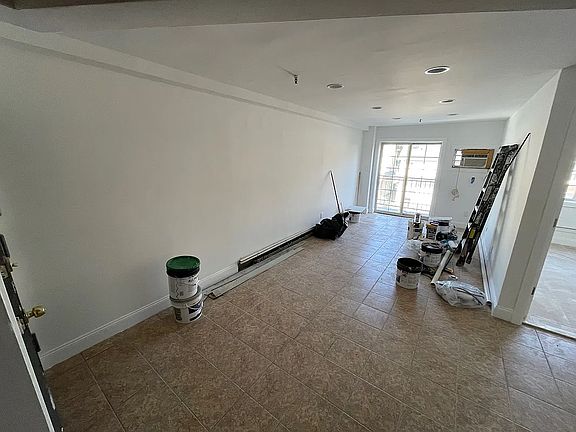 4th image of 187-23 Hillside Ave #3R