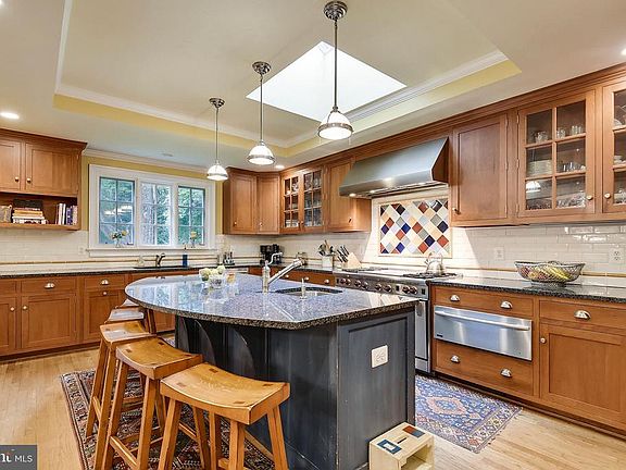 4th image of 9909 Hillridge Dr