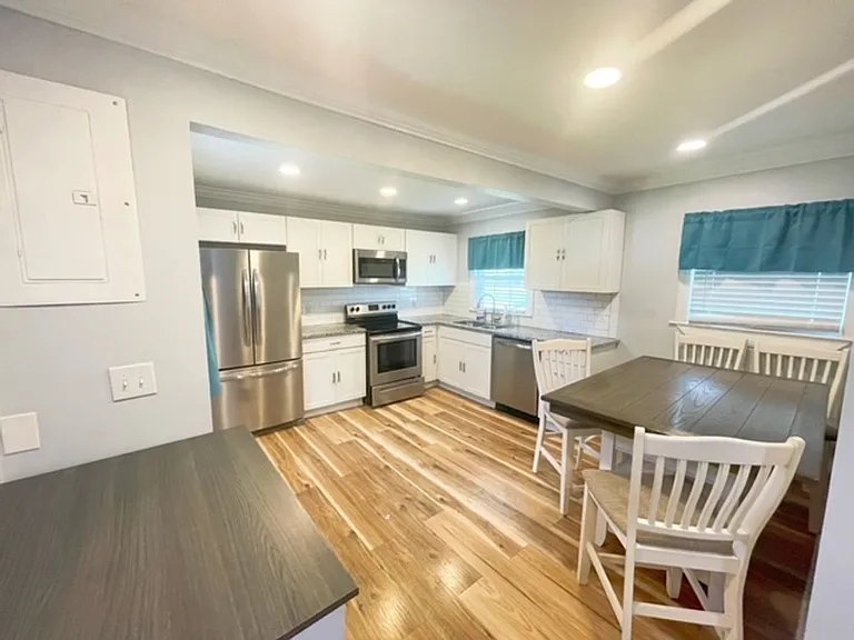 1529 Summit Ave — Photo 4