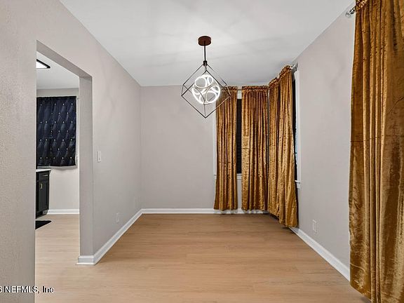 3rd image of 9046 TYLER Avenue