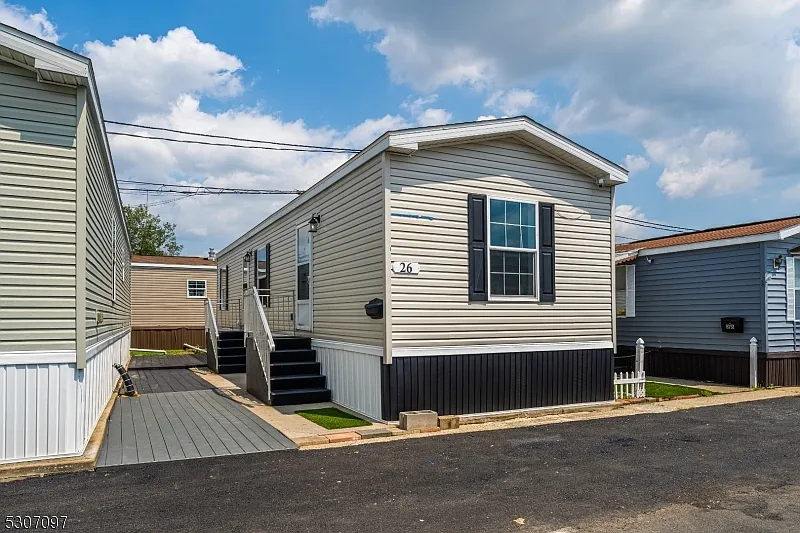 26 Helen Dr photo 1