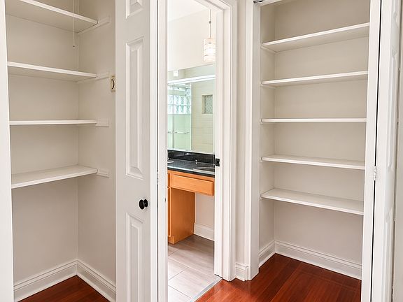 2nd image of 4618 Fishermans Ter APT 1E