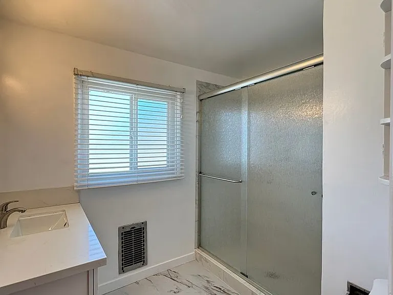 Allen - 1812 — Photo 11