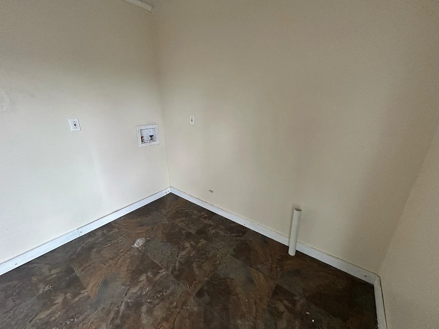 3 bed, 1100 sqft, $1,100 — Photo 4