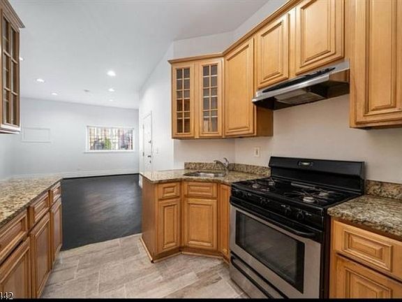 4th image of 75 Palisade Ave