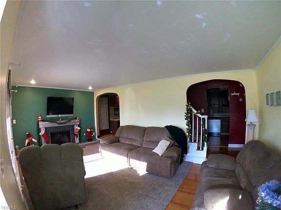 3rd image of 2118 Renwick Dr
