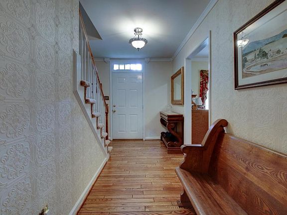 4th image of 1056 Stonegate Dr