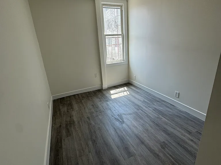 411 51st St #3 — Photo 6