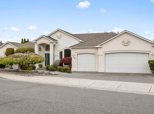 318 Rockwood Dr, Richland, WA