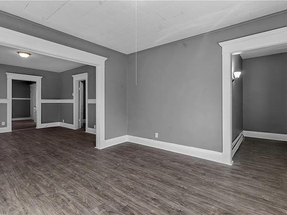 4th image of 439 Dearborn St