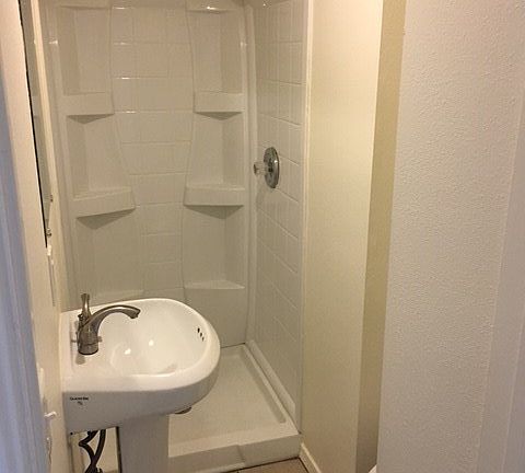 4th image of 717 W 36th St