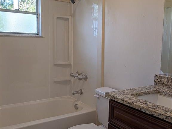 4th image of 273 Whittier Ave