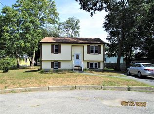 2 Arden Ct, Warwick, RI 02889