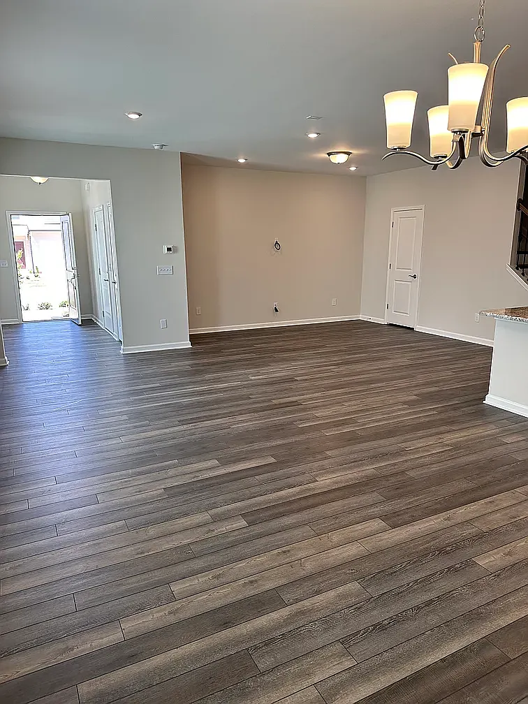 3 bed, 2100 sqft, $2,200 — Photo 2