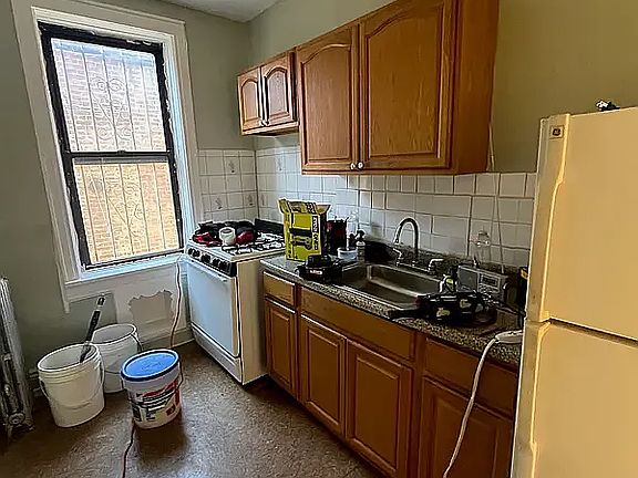 3rd image of 712 E 27th St APT 6C