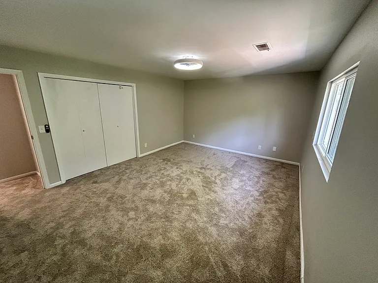 134 Kathleen Dr — Photo 8