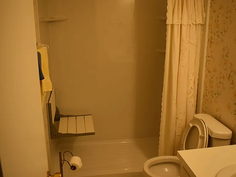 209 Reynolds Ave — Photo 9