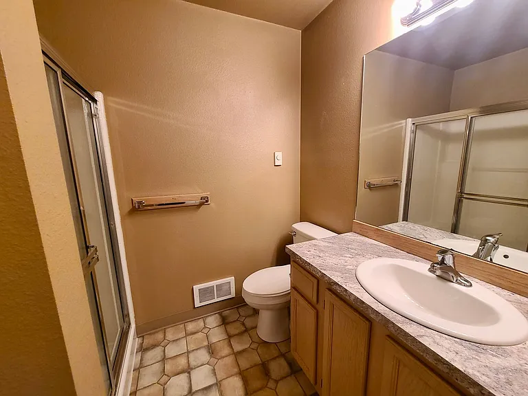 400 E River Ave — Photo 17