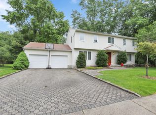 11 Heaton Ct, Closter, NJ 07624