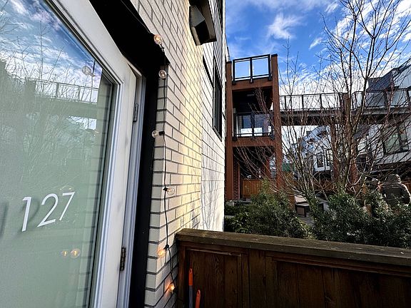 3rd image of 525 E 2nd St #1